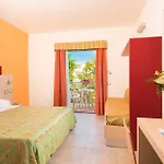 Sibari 4*